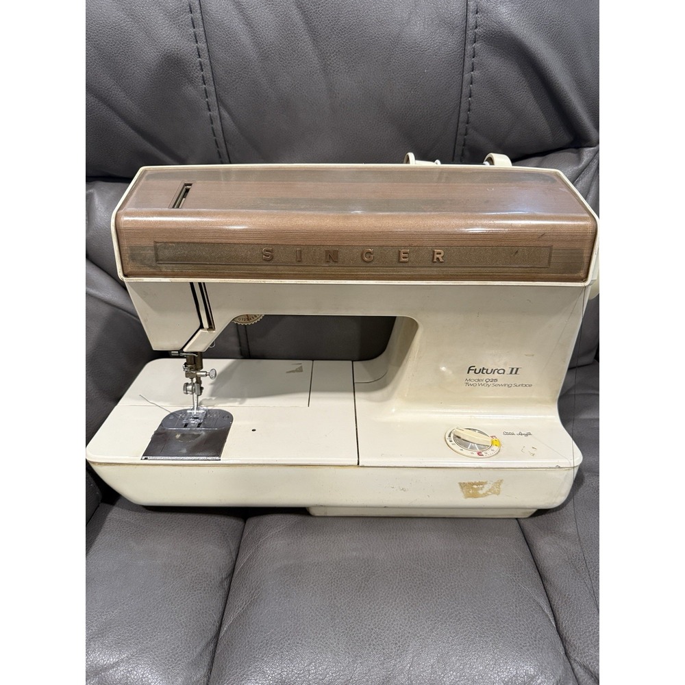 SINGER FUTURA II 925 Sewing Machine Tested Missing Pedal
